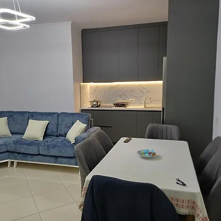 3 In Apartment *